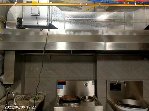 酒店餐館廚房不銹鋼油煙罩排煙管案例