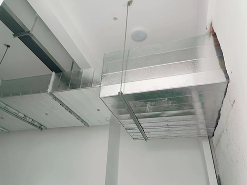 消防排煙管道施工現(xiàn)場