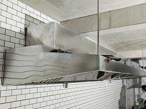 商用不銹鋼排油煙管道及設備安裝現(xiàn)場細節(jié)及完工圖