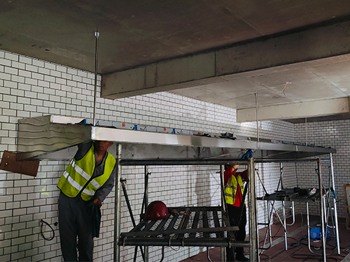 商用不銹鋼排油煙罩安裝現(xiàn)場