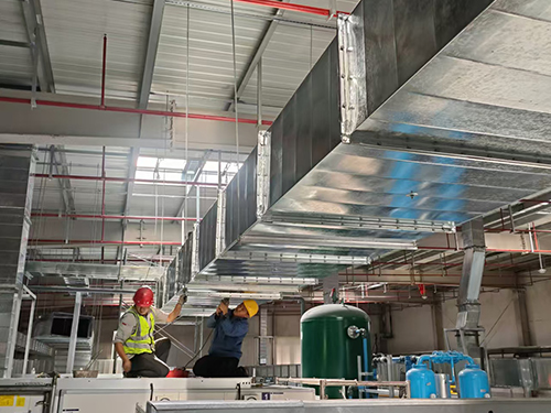 涂裝車間排煙管道施工現(xiàn)場