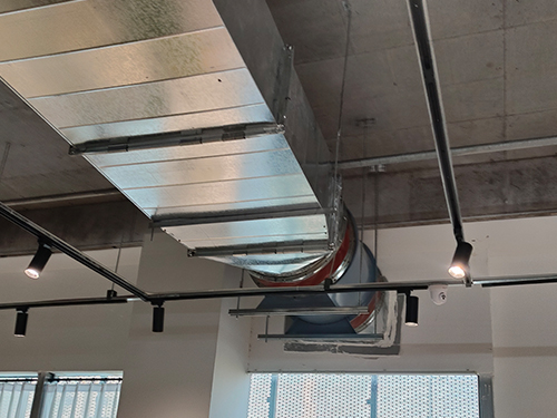 消防排煙風機，管道安裝施工現(xiàn)場