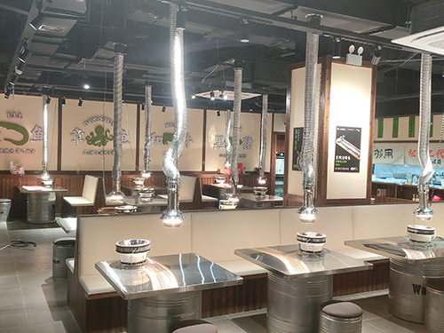 烤肉店排煙管道安裝施工現(xiàn)場